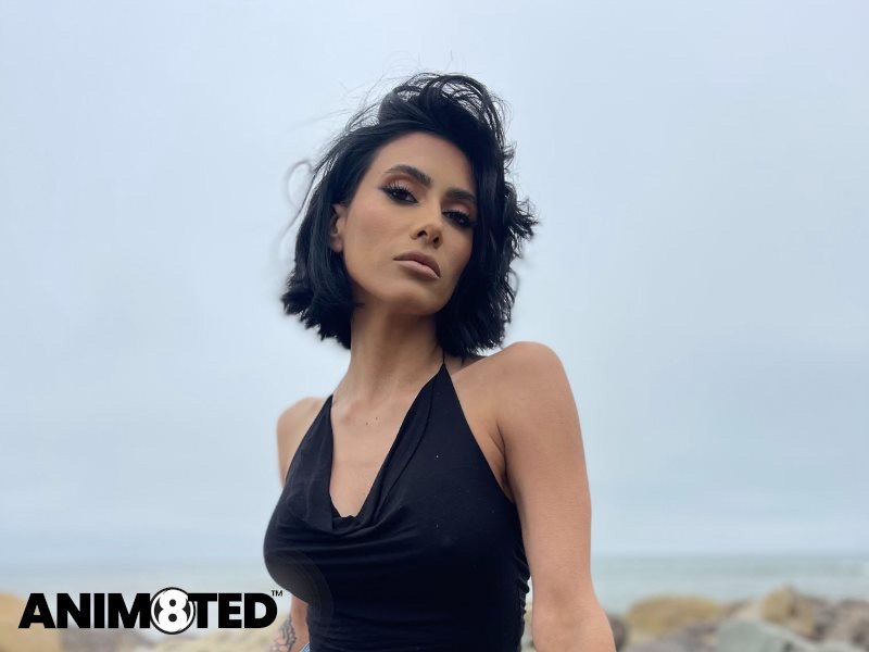 Cristina Vee