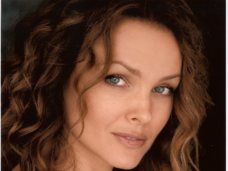 Dina Meyer