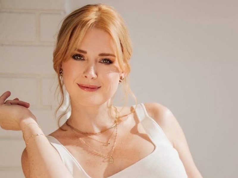 Alexandra Breckenridge